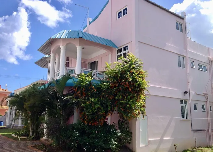 Fayruz Villa: Beachside Retreat with Pool