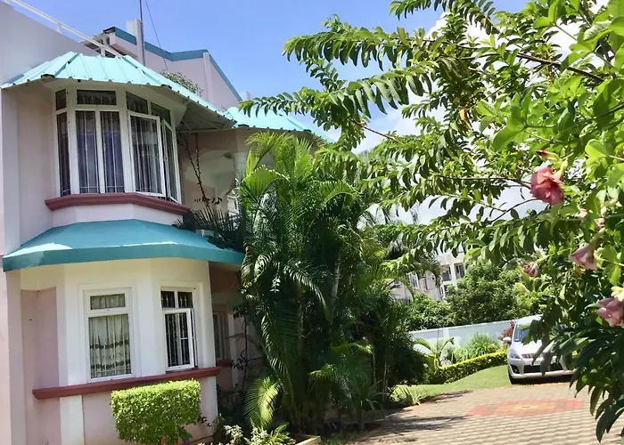 Fayruz Villa Is A 3 Bedroom, 3 Bathroom Detached House With Ac And Swimming Pool 5 Minutes Walk From Flic En Flac Public Beach