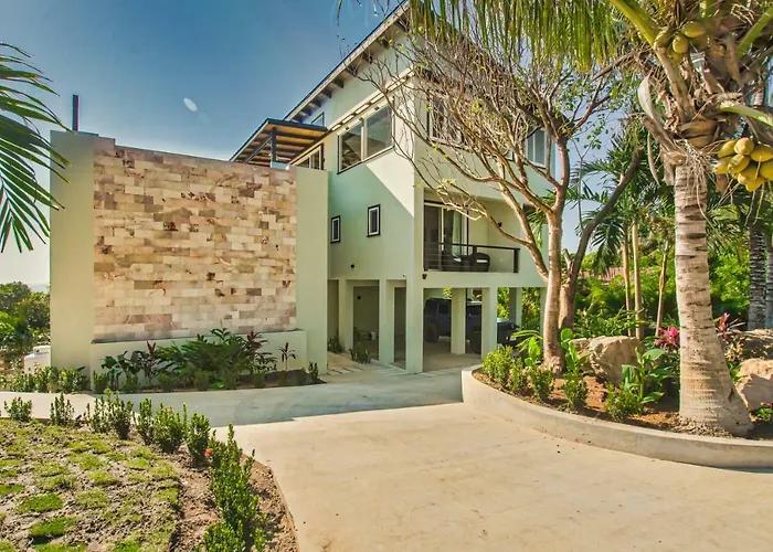 Villa Topaz Above West Bay With 360 Degree Views! 3 Bedrooms