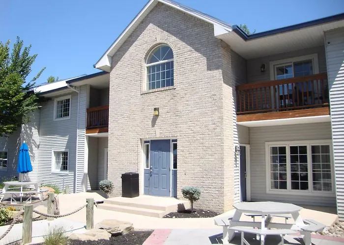 Put-In-Bay Poolview Condo #6