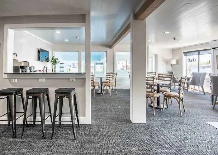 104 Pointes North Inn