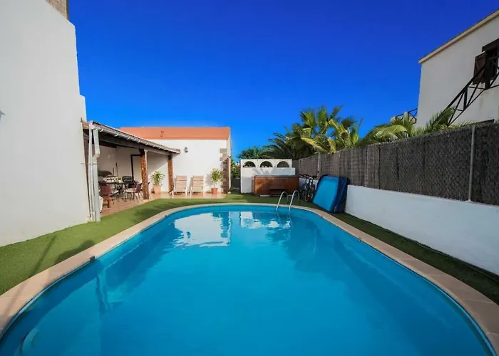 Villatommy Heated Pool, Hottub, Fast Wifi