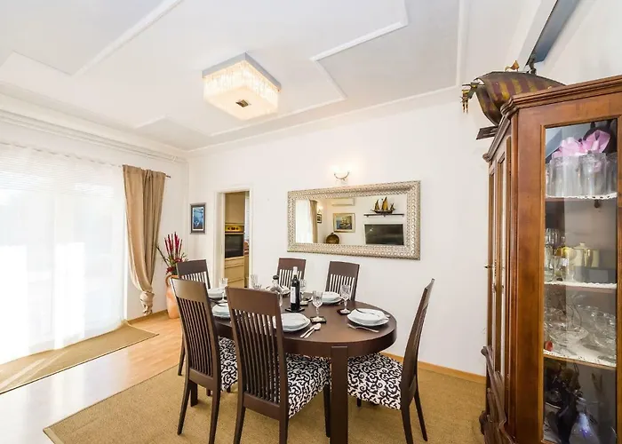 Navis Luxury Villa