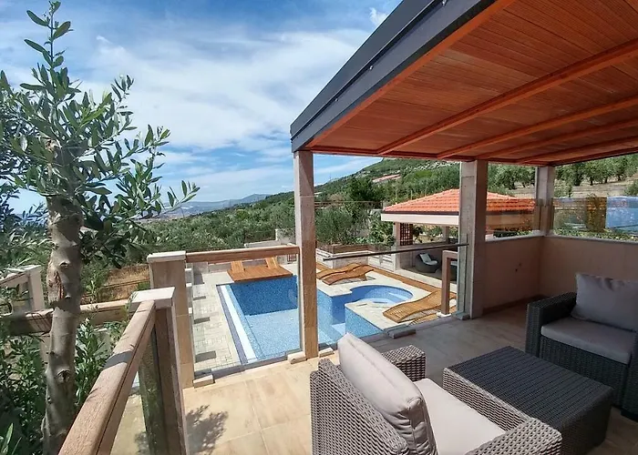 Villa Lkl, Heated Private Pool, Secluded And With A Great View