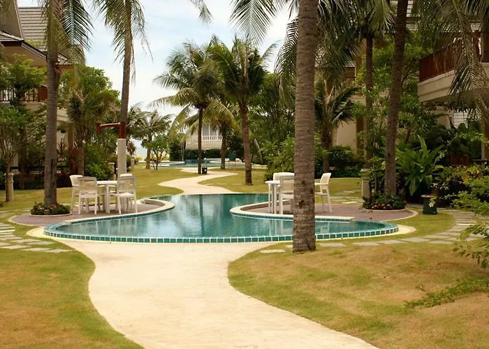 Baan Talay Samran 4 Bedrooms Villa With Beach And 3 Pools