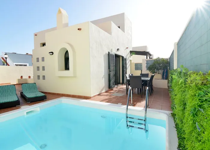 Villa: Olympia House Lovely, Close To Town And Beaches With Private Pool & Fast Wifi