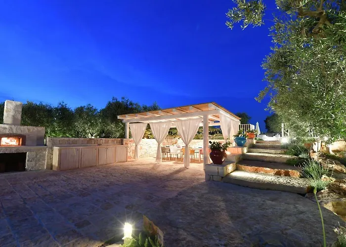 Trulli Santa Croce Luxury Holidays - Piscina Privata Fino A 8 Persone
