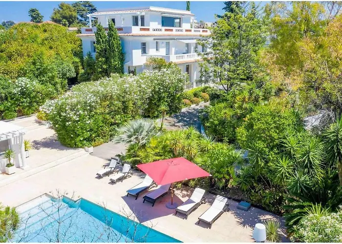 The Gatsby Mansion