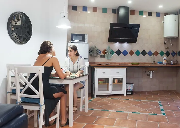 Hotel cerca del colegio: Casa Larga