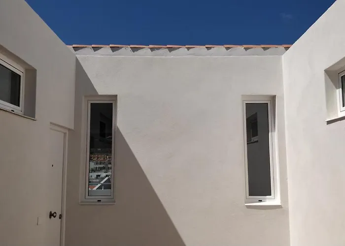 New Deluxe Sunny Bungalow