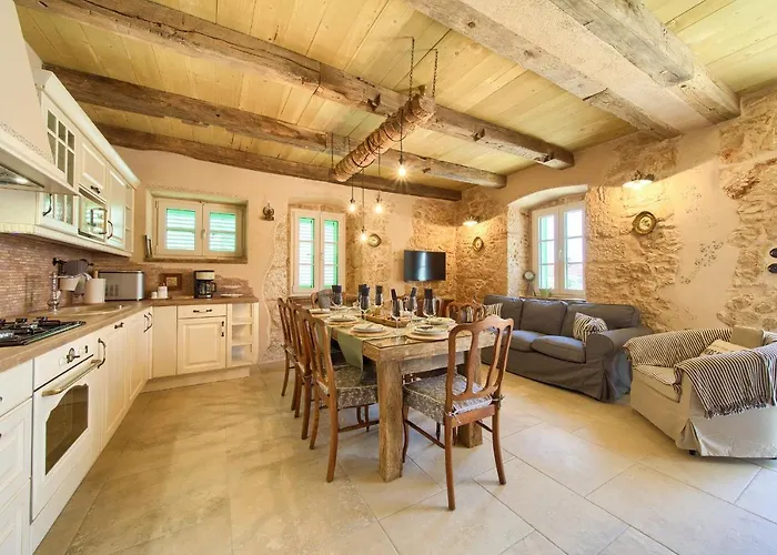 Villa Stone Queen