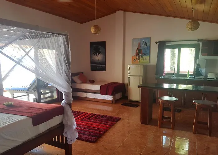 Tropical Beach House Hikkaduwa