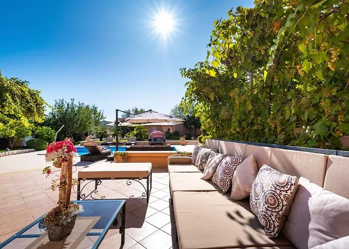Navis Luxury Villa