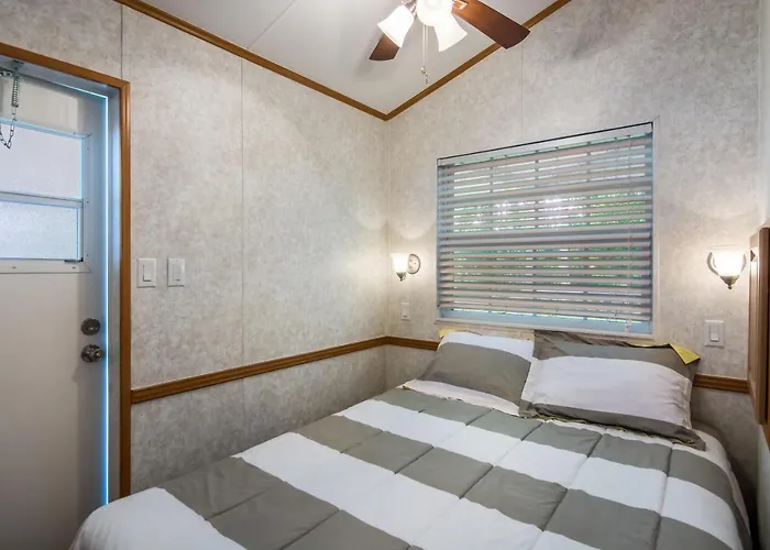 Bethpage Hewick Three-Bedroom Cottage 30