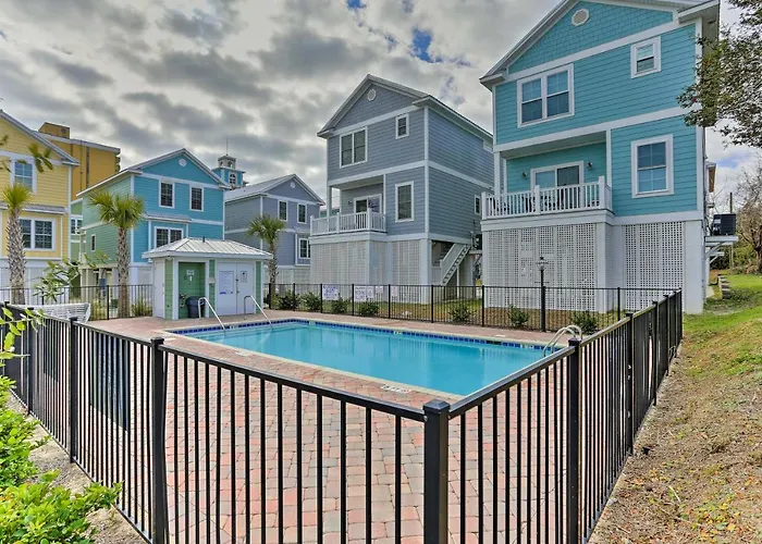 Myrtle Beach Home With Pool Access - Walk To Beach!