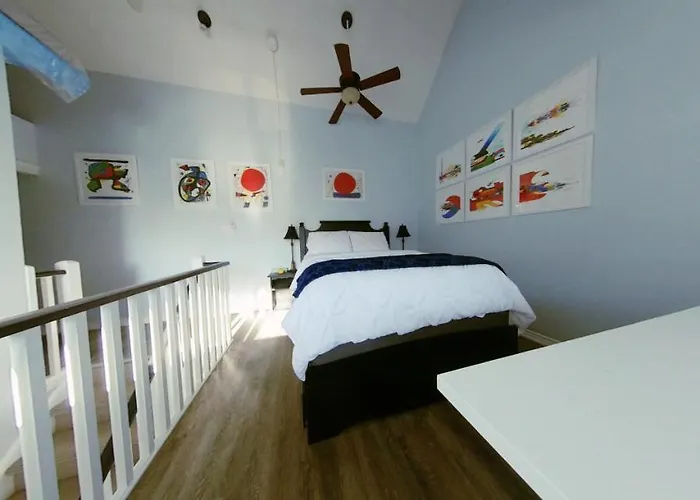 Artistic Hillside Loft