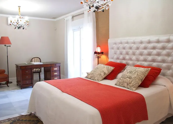 Villa de Lujo con Jardines y Piscina