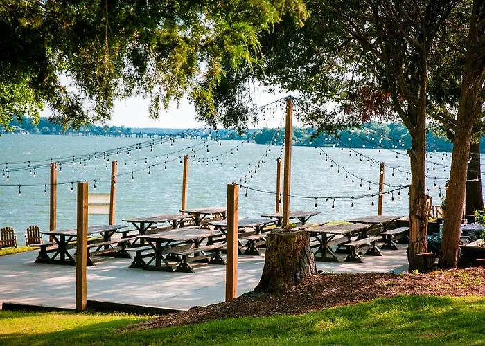 Waterfront Studio With Shared Porch #11 At Long Cove Resort